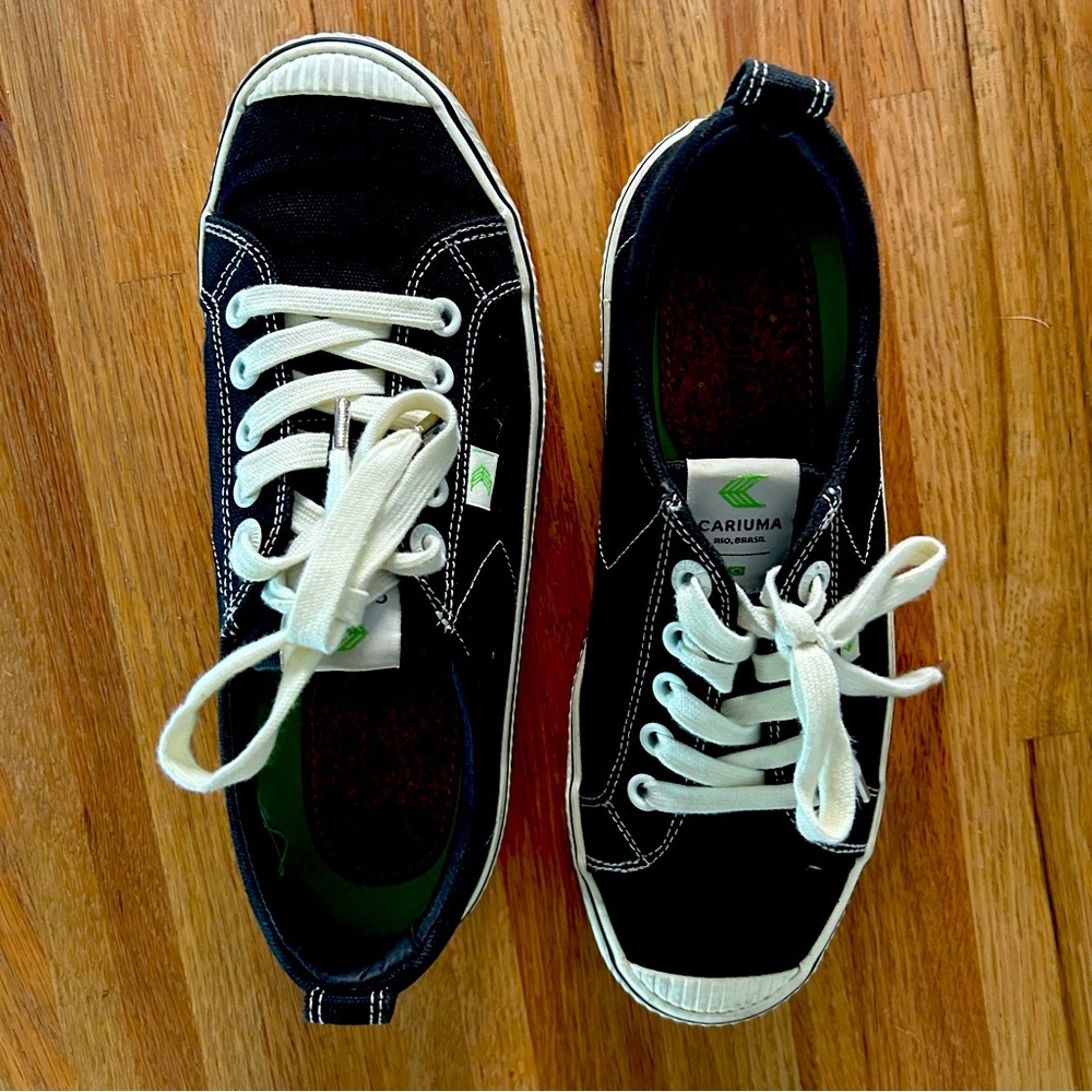 Cariuma sneakers size 7